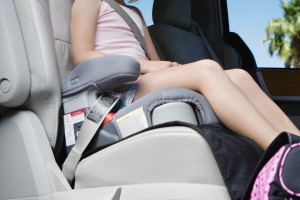 Kindersitzerhöhung: Gewährleisten Sie optimale Sicherheit für Ihre Kinder  auf Autofahrten 2023